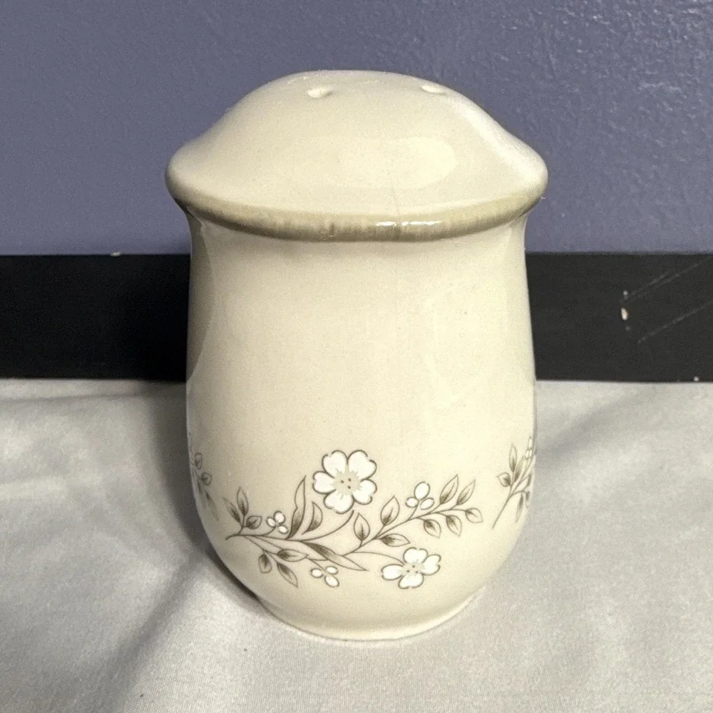 White/Beige Glossy Ceramic Floral Decorative Salt Shaker, Round, 3 in
